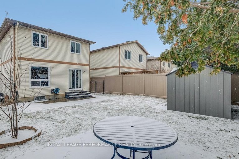 29576627/32-brando-crescent/hunt-club-parkgreenboro/ottawa/ontario/K1T2E3_34