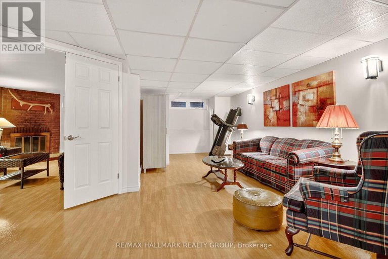 29053802/838-balsam-drive/chatelaine-village/ottawa/ontario/K1E1B7_30