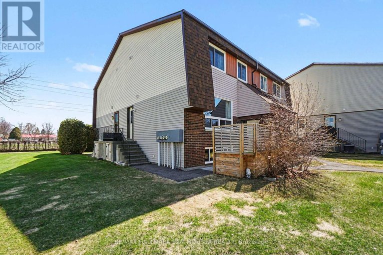 29672531/28c-woodvale-green/craig-henrywoodvale/ottawa/ontario/K2G4H4_1