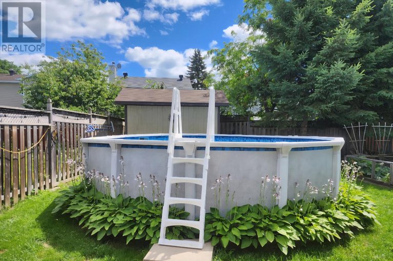 29329137/690-princess-louise-drive/fallingbrookridgemount/ottawa/ontario/K4A2C1_40