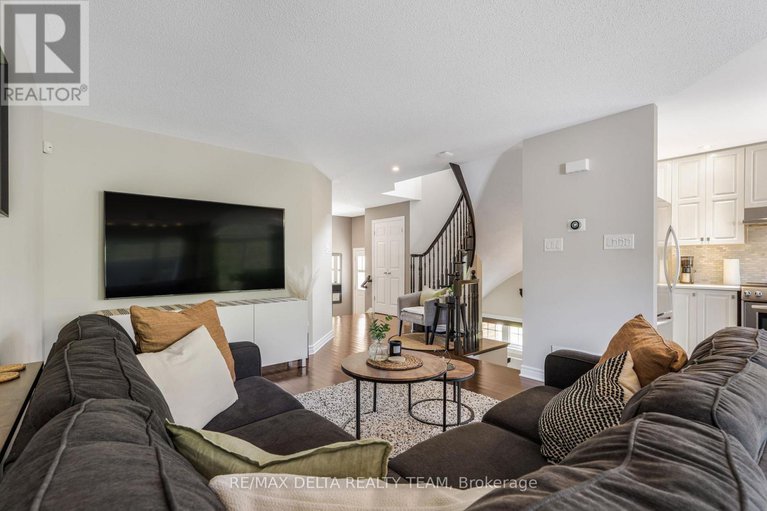 28643718/564-langelier-avenue/mer-bleuebradley-estatesanderson-park/ottawa/ontario/K1W0E7_8