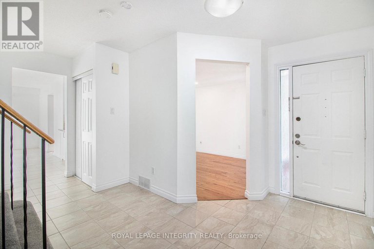 28422244/2044-wildflower-drive/queenswood-heights-south/ottawa/ontario/K1E3R5_2