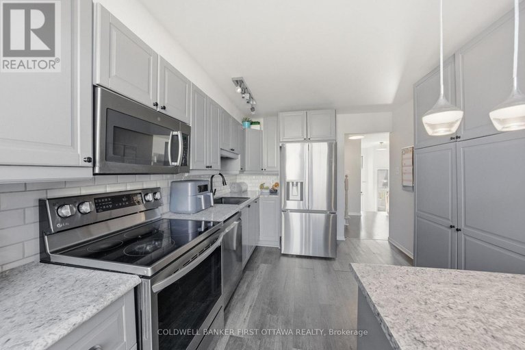 29644136/1902-hennessy-crescent/fallingbrookgardenway-south/ottawa/ontario/K4A3X7_12