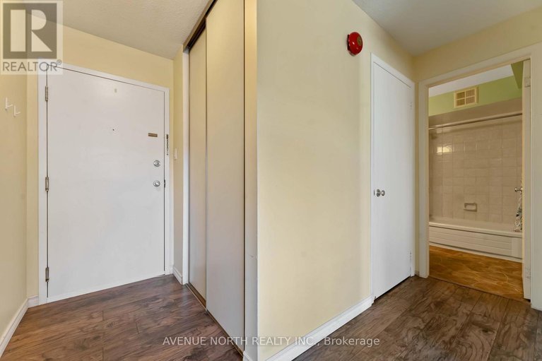 29011609/200-214-viewmount-drive/borden-farmstewart-farmcarleton-heightsparkwood-hills/ottawa/ontario/K2E7X3_10
