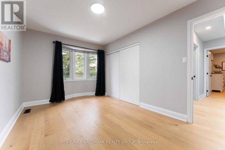 29123491/19-kingsford-crescent/beaverbrook/ottawa/ontario/K2K1T5_23