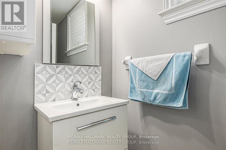 29053447/4220-kelly-farm-drive/blossom-parkkemp-parkfindlay-creek/ottawa/ontario/K1T0A5_6