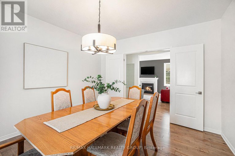 28541675/144-culloden-crescent/stonebridge/ottawa/ontario/K2J5M8_11