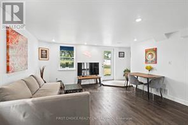 29626971/10-campbell-reid-court/rural-kanata-central/ottawa/ontario/K2K1X7_10