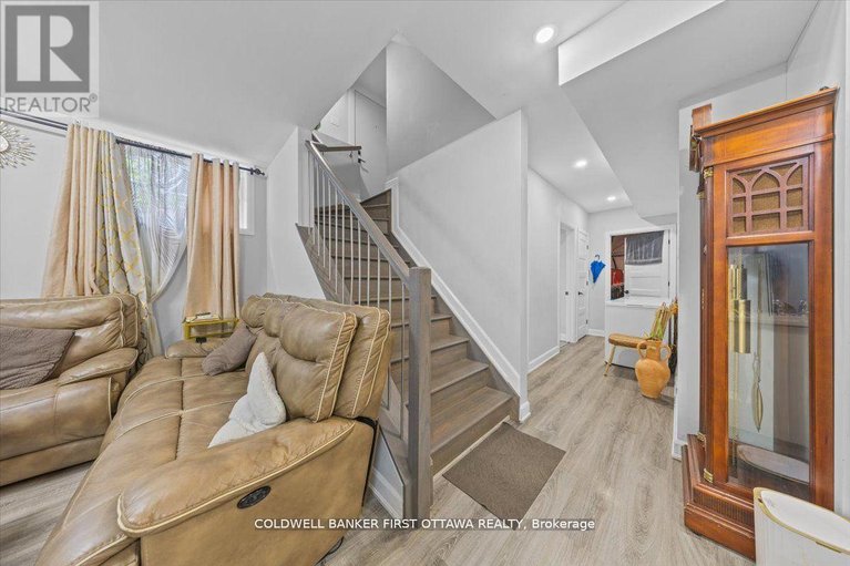 29638665/562-queen-mary-street/overbrookcastle-heights/ottawa/ontario/K1K1W1_30