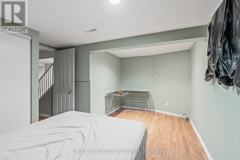 28350616/1372-ridgedale-street/emerald-woodssawmill-creek/ottawa/ontario/K1T1C5_32