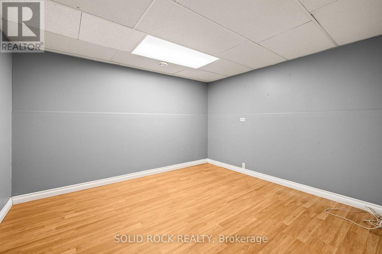 28407266/1631-charbonneau-street/bilberry-creekqueenswood-heights/ottawa/ontario/K1E2J6_32