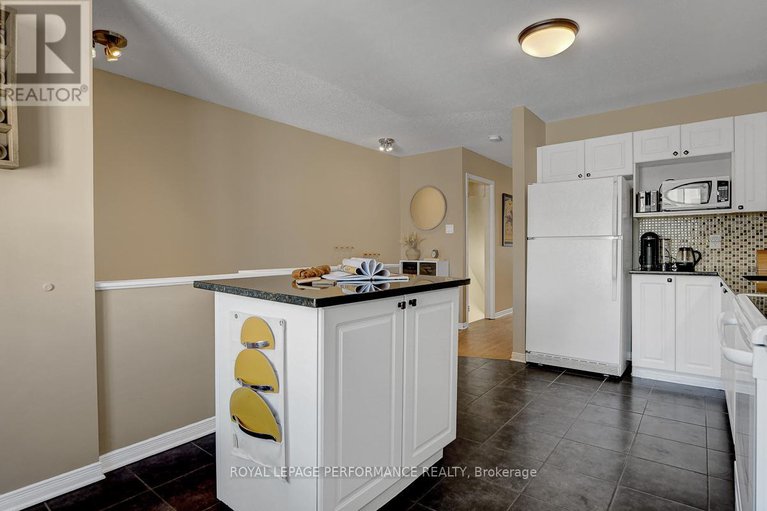 29329545/95-manhattan-crescent/central-park/ottawa/ontario/K2C4B7_13