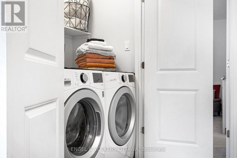 29589198/740-miikana-road/blossom-parkkemp-parkfindlay-creek/ottawa/ontario/K1X0H6_35