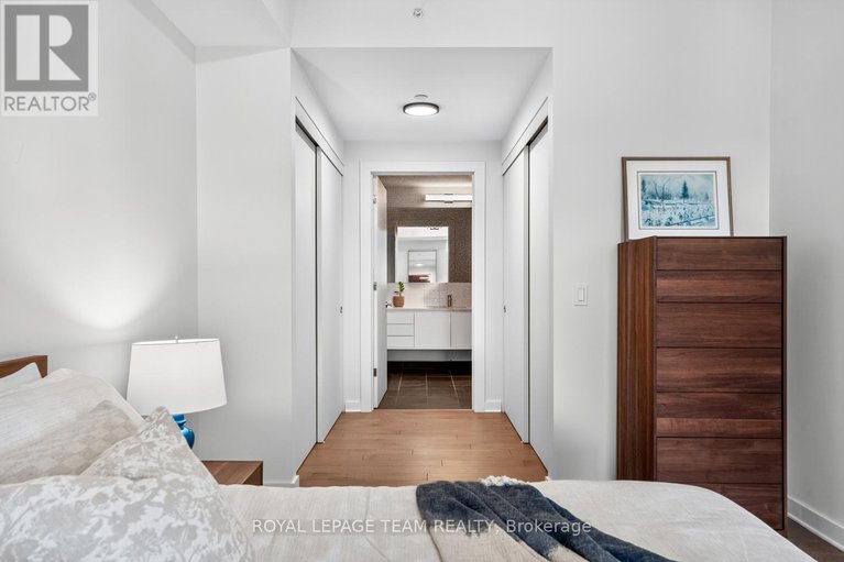 28735068/608-135-barrette-street/vanier/ottawa/ontario/K1L7Z9_28
