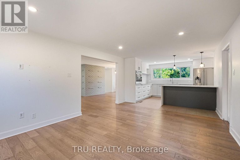 29114347/12-apache-crescent/city-viewskylinefisher-heightsparkwood-hills/ottawa/ontario/K2E6H7_13