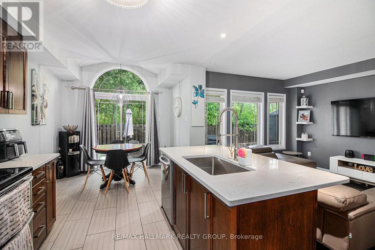 28598601/716-percifor-way/mer-bleuebradley-estatesanderson-park/ottawa/ontario/K1W0E4_11