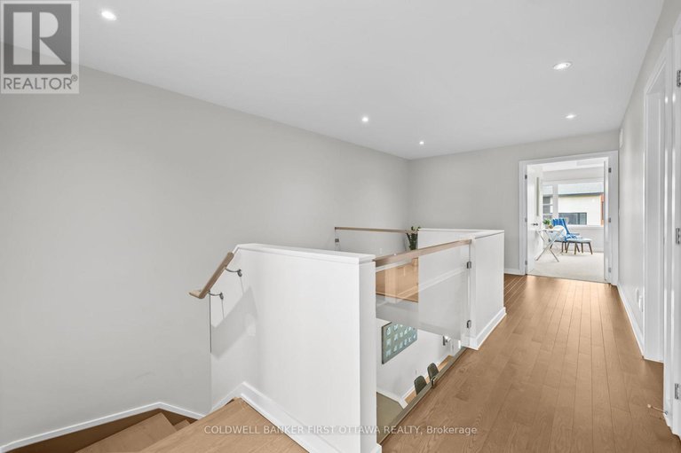 28598402/821-quartet-avenue/riverside-southgloucester-glen/ottawa/ontario/K1X0C4_18
