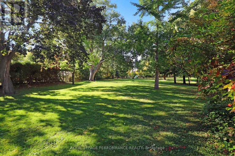 29057933/82-queensline-drive/bruce-farmgraham-parkqualicumbellands/ottawa/ontario/K2H7J5_12