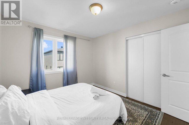 28643913/724-vennecy-terrace/orleans-village/ottawa/ontario/K1W0N3_28