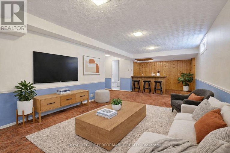 29643949/13-valley-ridge-street/borden-farmstewart-farmcarleton-heightsparkwood-hills/ottawa/ontario/K2E7W1_43