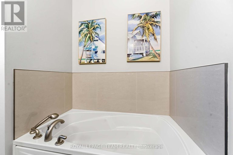 29386110/6-waterford-way/pineglencountry-place/ottawa/ontario/K2E7V4_19