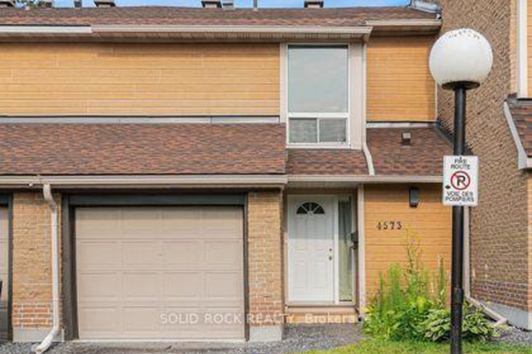 28737979/34-4573-carrington-place/pineview/ottawa/ontario/K1B4P8_1