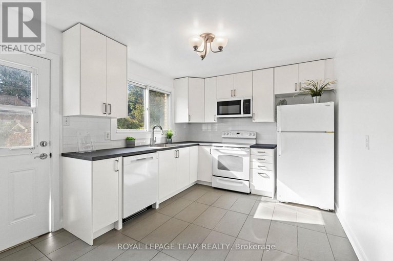 29013037/1308-summerville-avenue/carlington/ottawa/ontario/K1Z8G8_18