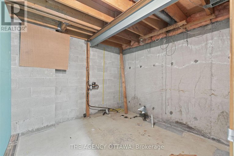 28660139/688-laverendrye-drive/beacon-hill-north/ottawa/ontario/K1J7X6_33