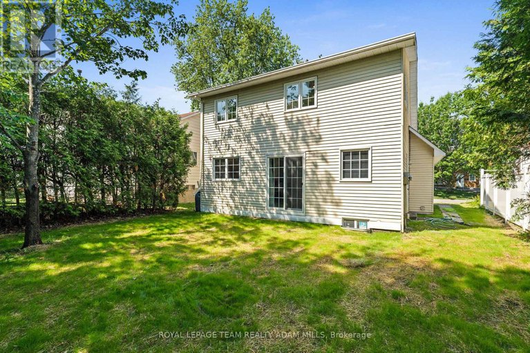 28517736/1205-st-moritz-court/convent-glen-north/ottawa/ontario/K1C2B2_32