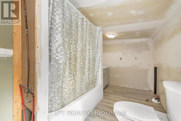 28900708/7-broadway-street/north-grenville-twp-kemptville-south/north-grenville/ontario/K0G1J0_25
