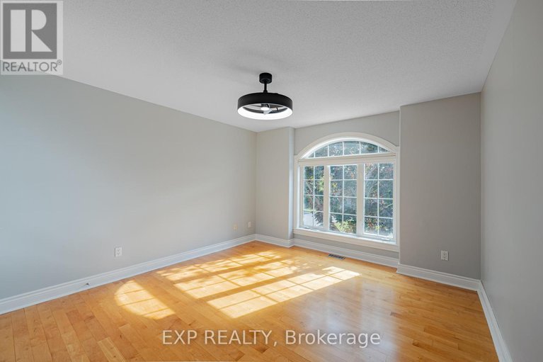 29038372/15-wellsmere-court/rideau-heightsrideau-river/ottawa/ontario/K2E8C2_41