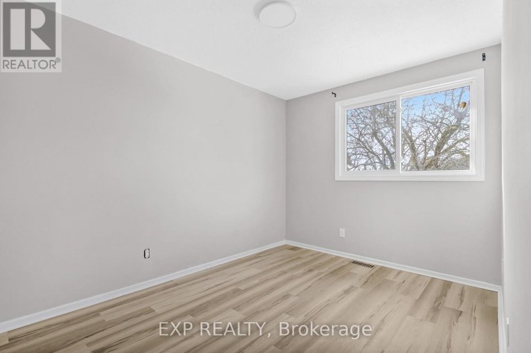 29214218/1a-vanessa-terrace/pheasant-run/ottawa/ontario/K2J1Y2_18