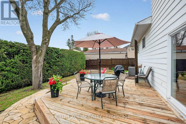 29684997/1554-rosebella-avenue/blossom-parkkemp-parkfindlay-creek/ottawa/ontario/K1T1E8_40