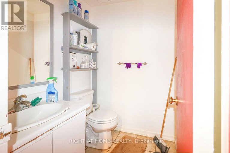 28885531/a-311-presland-road/overbrookcastle-heights/ottawa/ontario/K1K2B6_9
