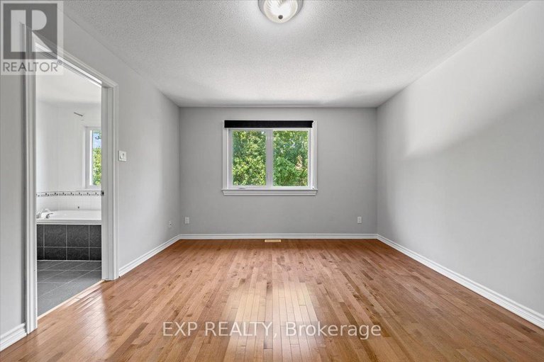 28513335/264-bradwell-way/blossom-parkkemp-parkfindlay-creek/ottawa/ontario/K1T4J2_23
