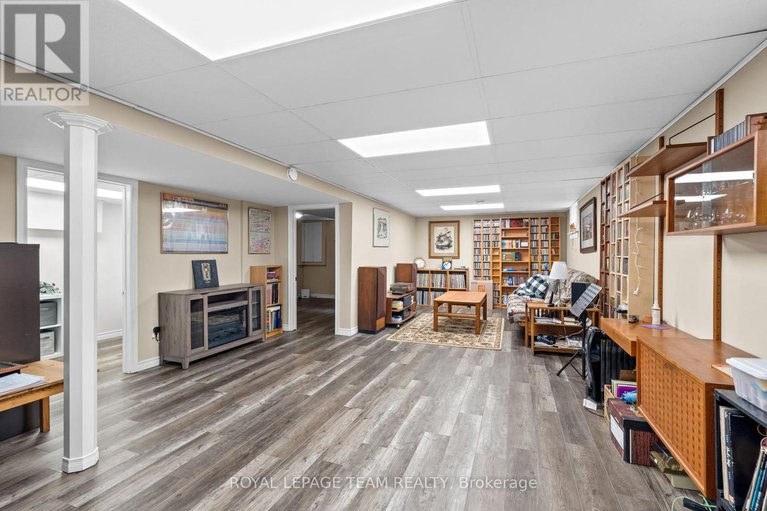 28656808/6481-rideau-valley-drive-n/manotick-south-to-roger-stevens/ottawa/ontario/K4M1B3_26