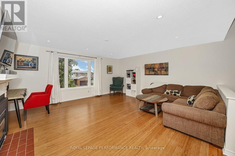 28785273/8-hyannis-avenue/cedargrovefraserdale/ottawa/ontario/K2J3H8_17