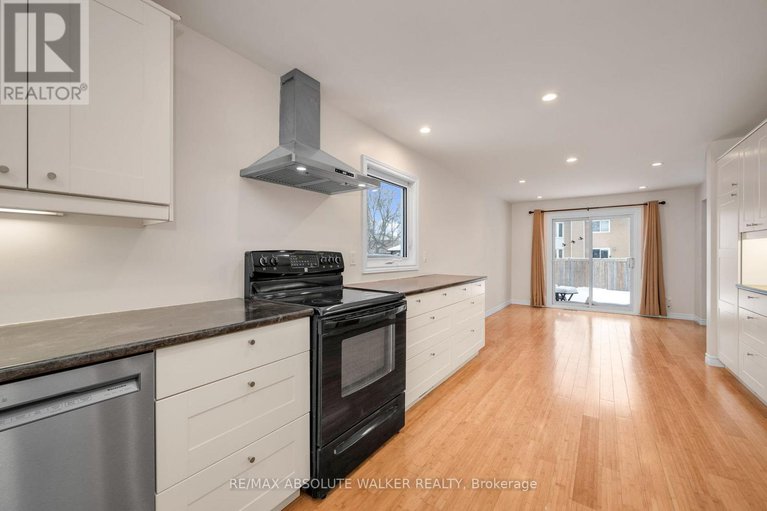 29436734/1-stradwick-avenue/cedargrovefraserdale/ottawa/ontario/K2J2X3_14