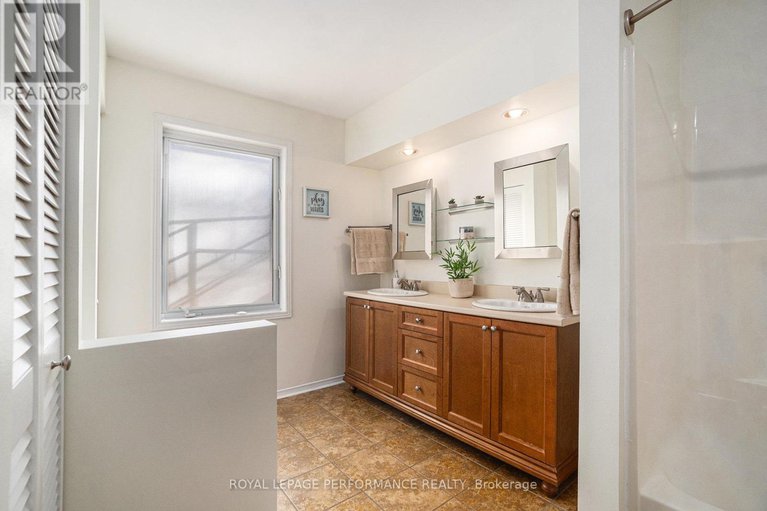 29075002/164-cardinal-crescent/clarencerockland-twp/clarence-rockland/ontario/K4K1K9_16