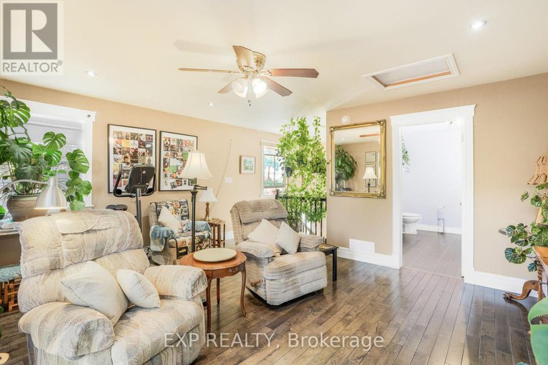 28642527/93-high-street/vankleek-hill/champlain/ontario/K6A1B4_12