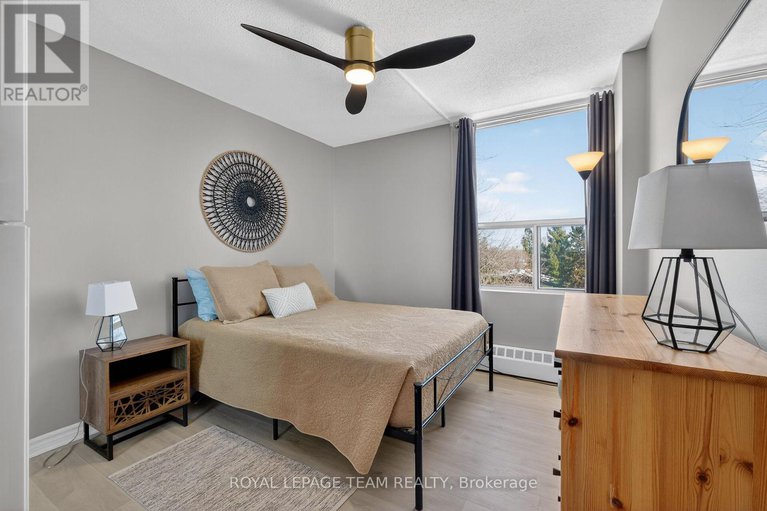 29403239/403-2400-virginia-dr-drive/urbandale-acres/ottawa/ontario/K1H8L3_18