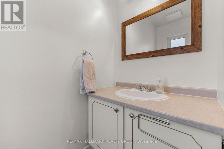 29181366/1314-cedarcroft-crescent/pineview/ottawa/ontario/K1B5C7_15