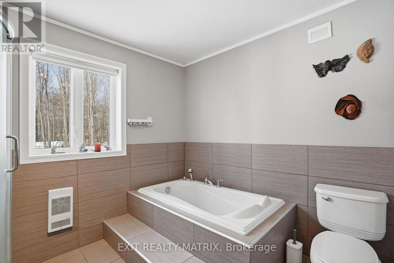 29431063/8150-montee-lemieux-road/east-hawkesbury/ontario/K0B1M0_19