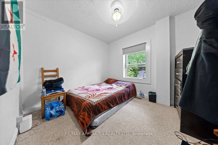 28601010/310-shakespeare-street/vanier/ottawa/ontario/K1L5M2_13