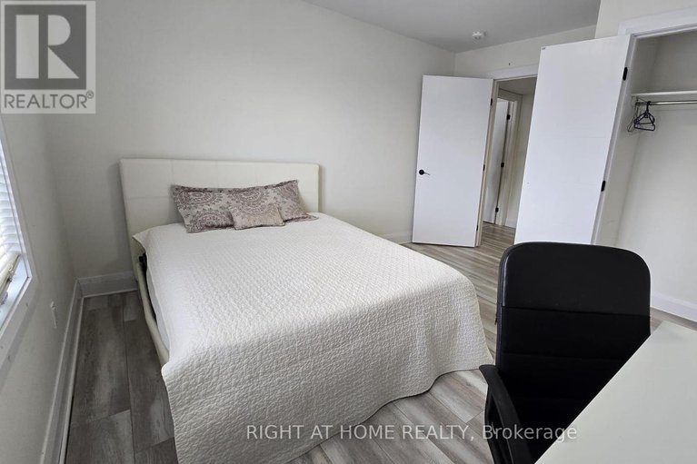 28363537/1558-62-baseline-road/meadowlandsst-claire-gardens/ottawa/ontario/K2C0B3_24