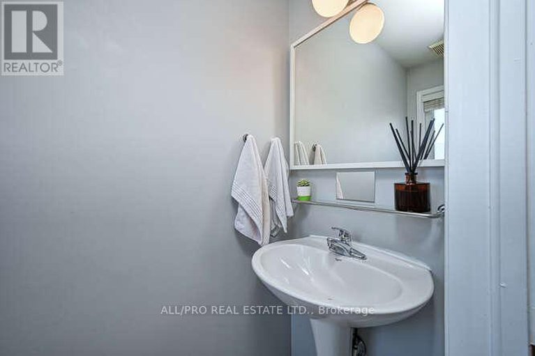 28150353/77-75-strathaven-private/cyrville/ottawa/ontario/K1J1K7_17