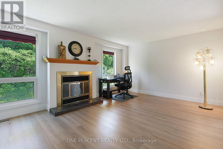28549707/6585-6585-bilberry-drive/convent-glen-north/ottawa/ontario/K1C4N4_22