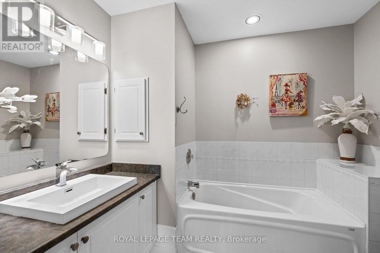 28493440/48-colchester-square/beaverbrook/ottawa/ontario/K2K2X4_18