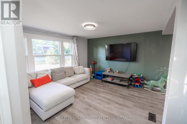 29289776/15904-manning-road/long-sault/south-stormont/ontario/K0C1M0_2