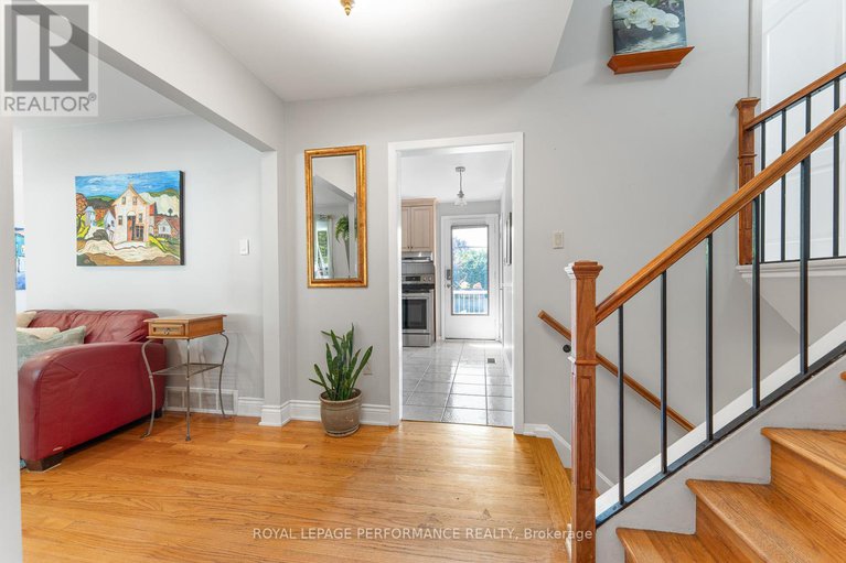 28878550/1044-cromwell-drive/riverside-park/ottawa/ontario/K1V6K5_6